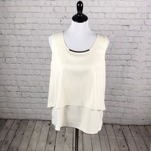 ⭐️ Sz L English Laundry Cream sleeves top⭐️